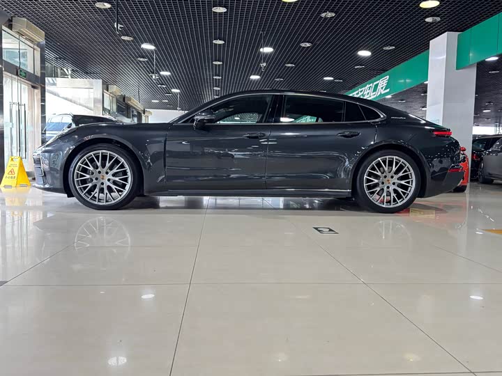 Porsche Panamera 4