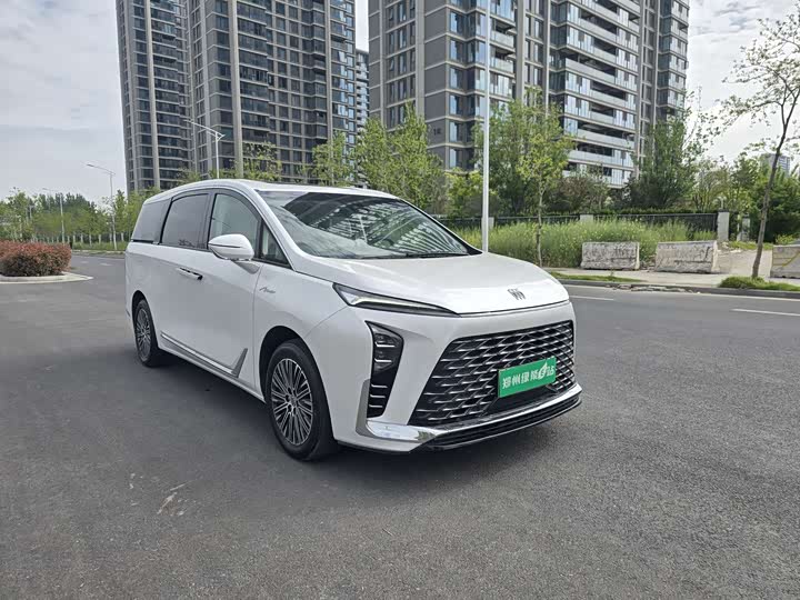 Buick GL8 NEV Luzun Zhixiang 7-Seater