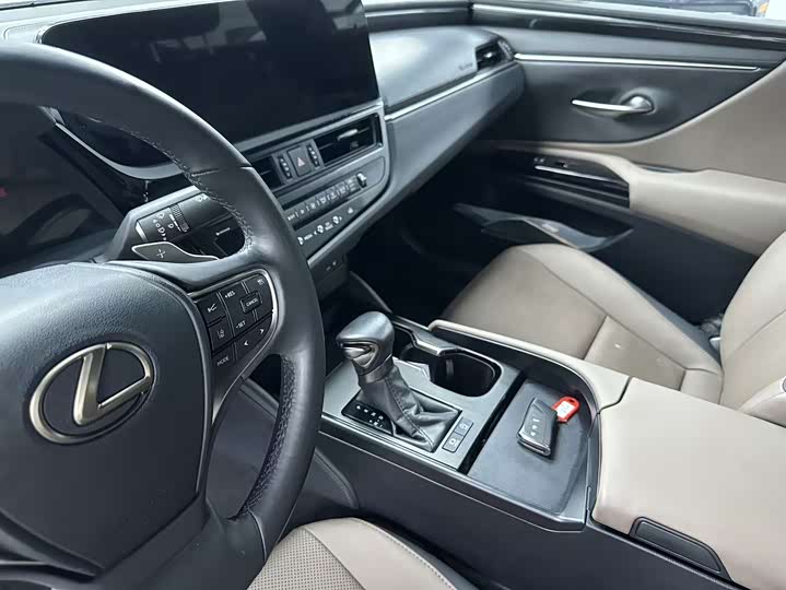 Lexus ES 200 Premium Enjoy Edition