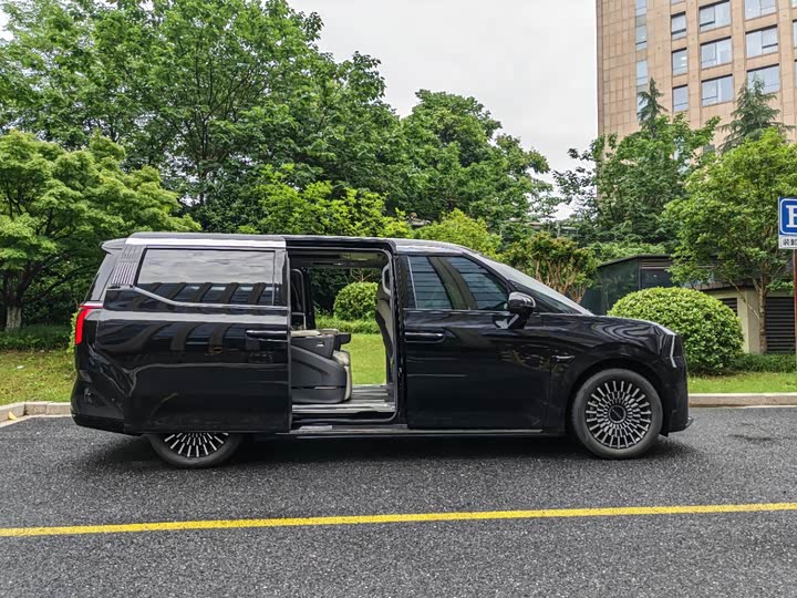 Zeekr 009 6-seat Executive