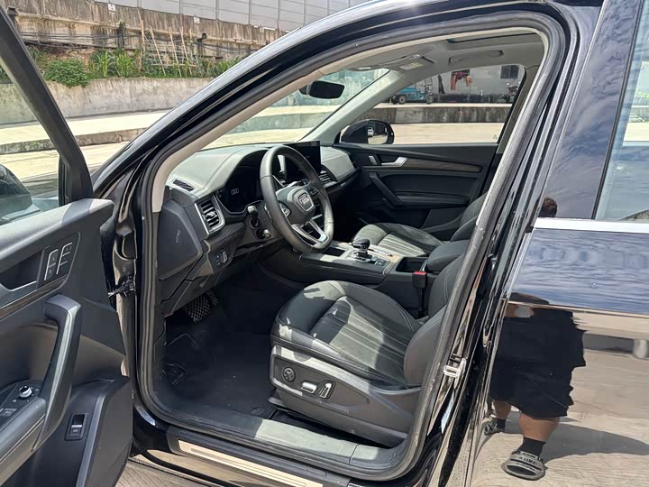 Audi Q5L 40 TFSI Luxury Dynamic