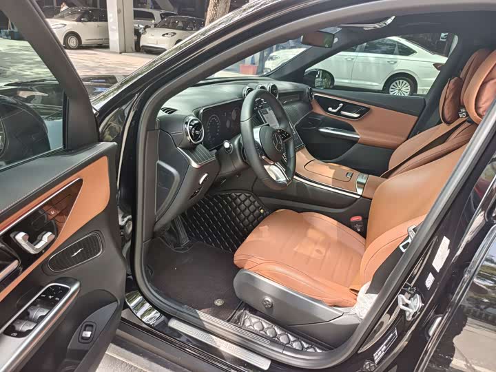 Mercedes-Benz GLC 260 L 4MATIC Dynamic 5-Seater