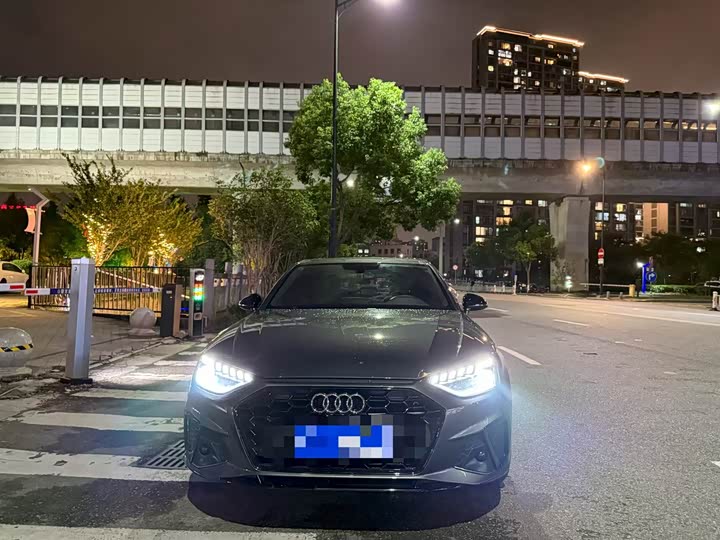 Audi A4L 40 TFSI Luxury Sport