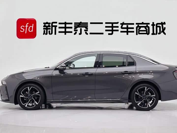 Lynk & Co 03