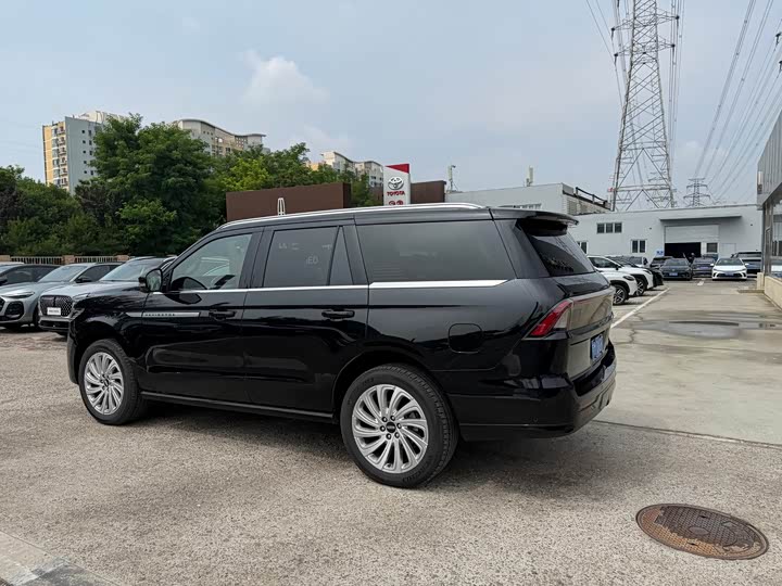 Lincoln Navigator