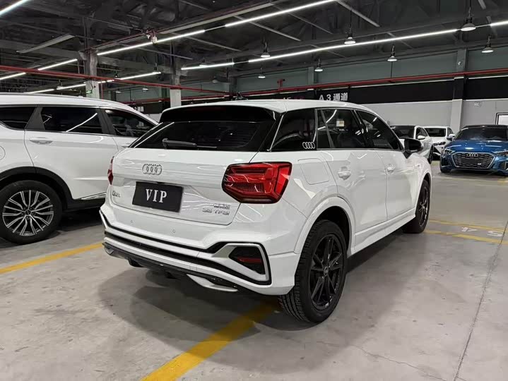 Audi Q2L