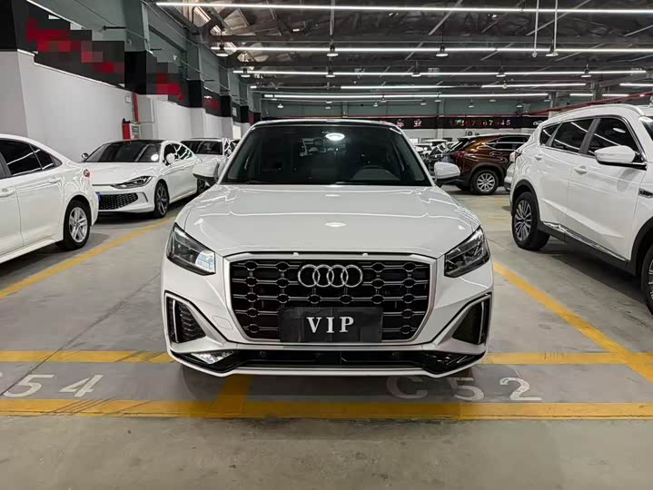 Audi Q2L