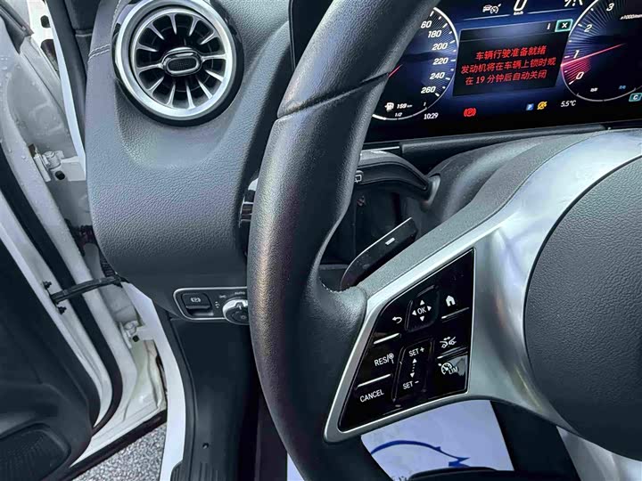 Mercedes-Benz GLA 220