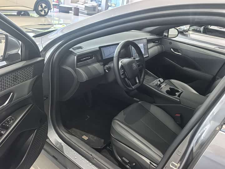 BYD Qin PLUS DM-i Smart Drive 120 km Chaoyue