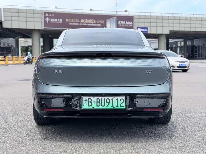 Zeekr 007