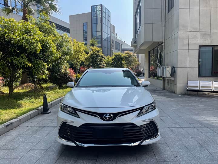 Toyota Camry 2.0G Luxury