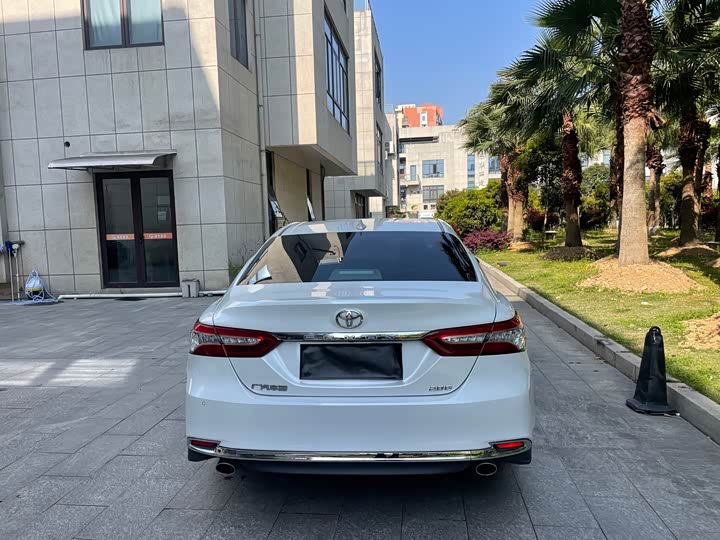Toyota Camry 2.0G Luxury
