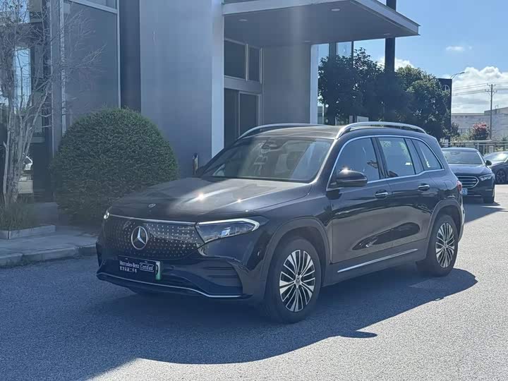 Mercedes-Benz EQB 260