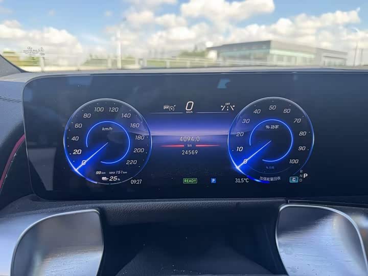 Mercedes-Benz EQB 260