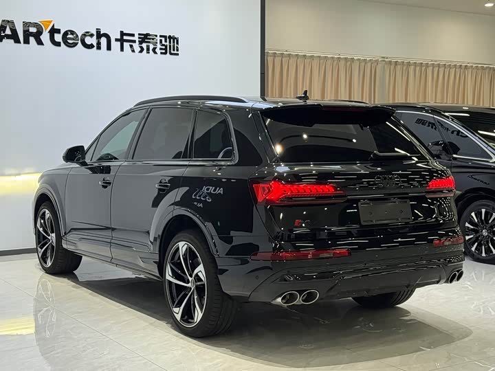 Audi SQ7 4.0 TFSI Dark Knight
