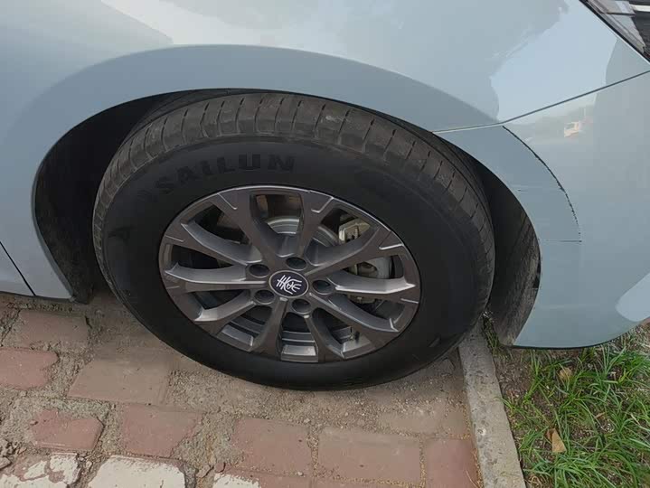 BYD Qin L DM-i 80 км Leading