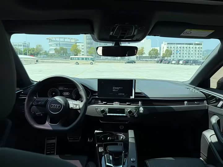 Audi A4L 40 TFSI Luxury Sport