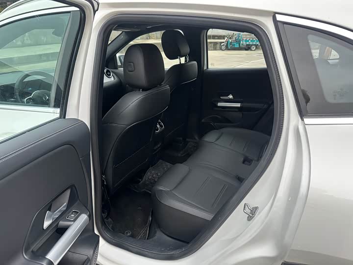 Mercedes-Benz GLA 200
