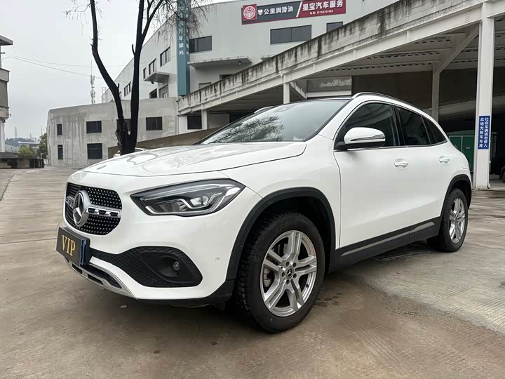 Mercedes-Benz GLA 200