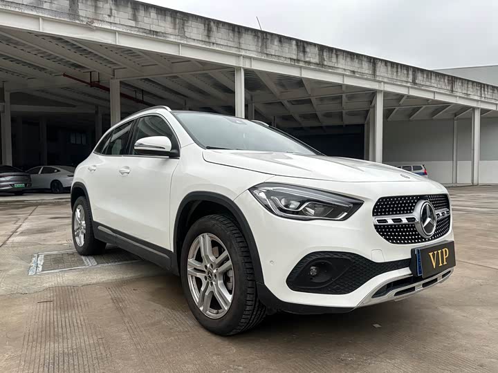 Mercedes-Benz GLA 200