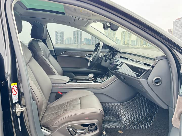 Audi A8L 45 TFSI quattro Luxury