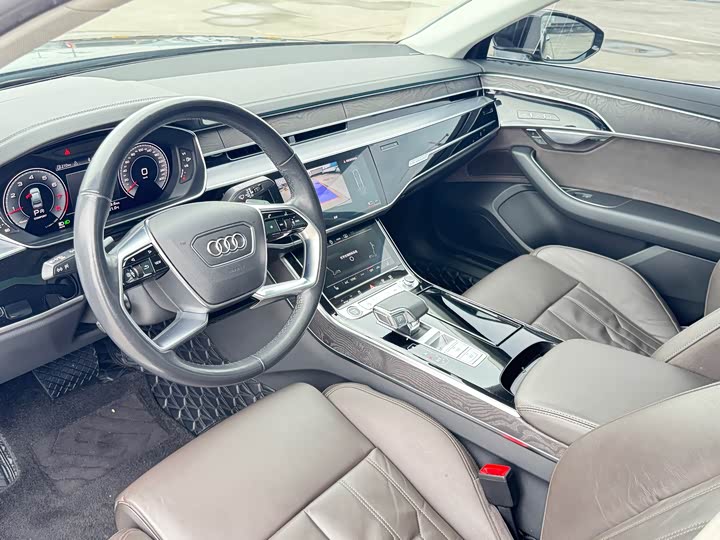 Audi A8L 45 TFSI quattro Luxury
