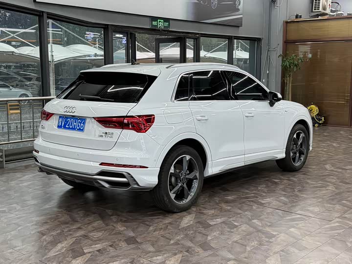 Audi Q3 35 TFSI Fashion Dynamic (1.4T)