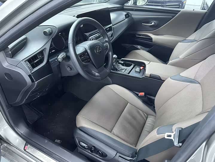 Lexus ES 200 Premium Enjoy Edition