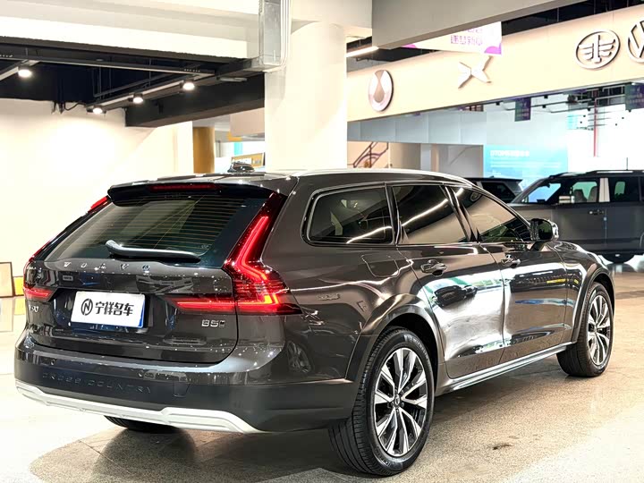 Volvo V90 Cross Country B5