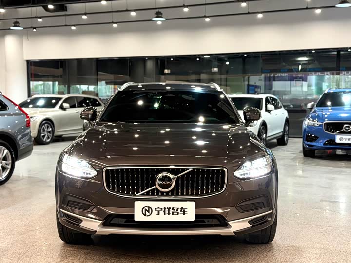Volvo V90 Cross Country B5