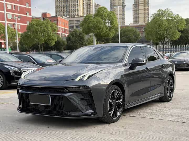 Lynk & Co 03