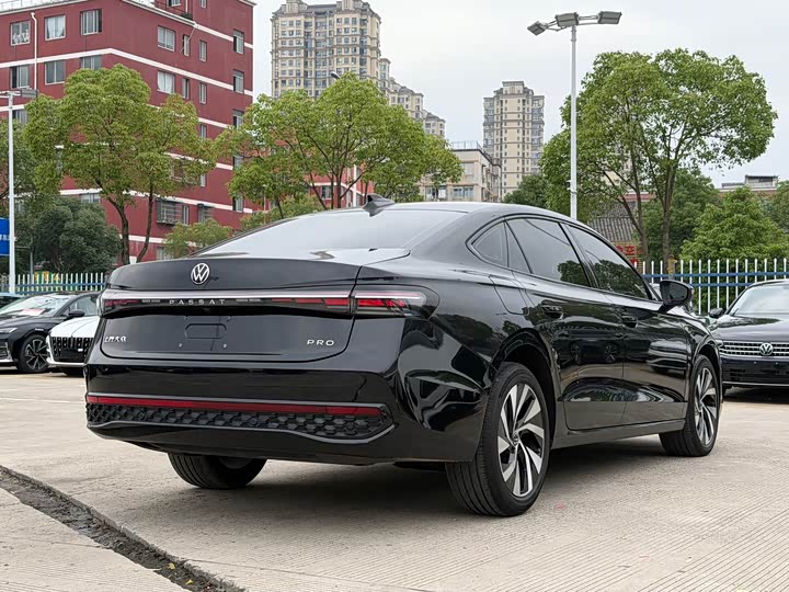 Volkswagen Passat Pro