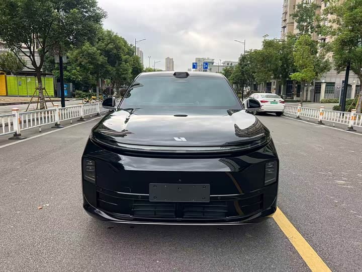 Li Auto L6