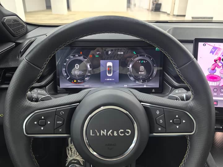 Lynk & Co 03