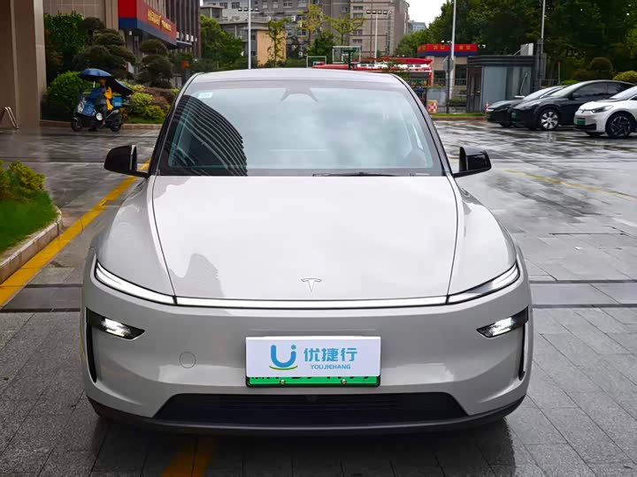 Tesla Model Y Long Range