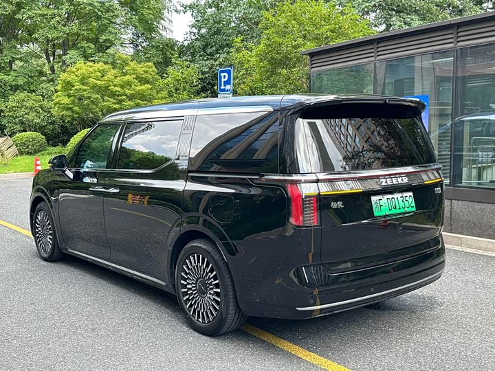 Zeekr 009 6-seat Executive