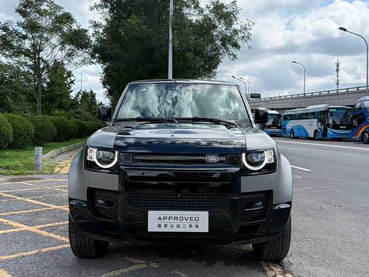 Land Rover Defender 110