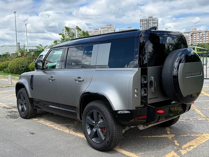 Land Rover Defender 110