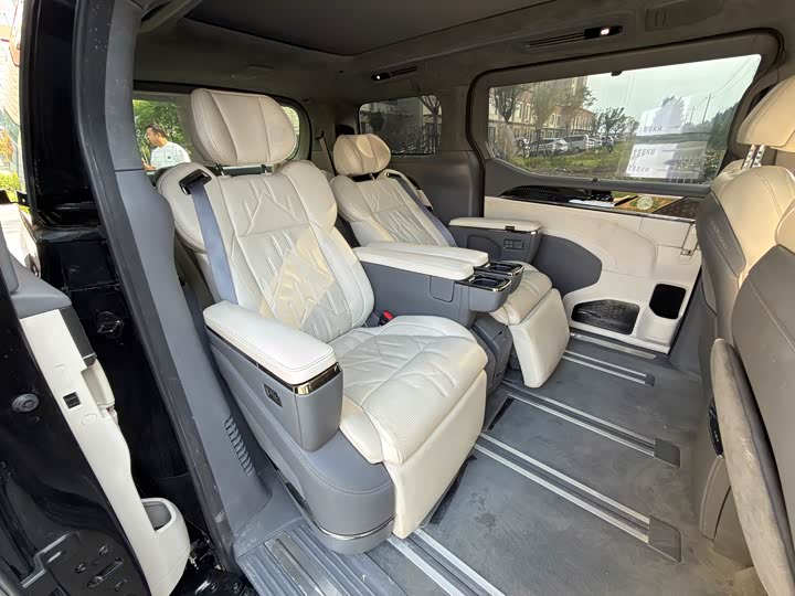 Zeekr 009 6-seat Executive