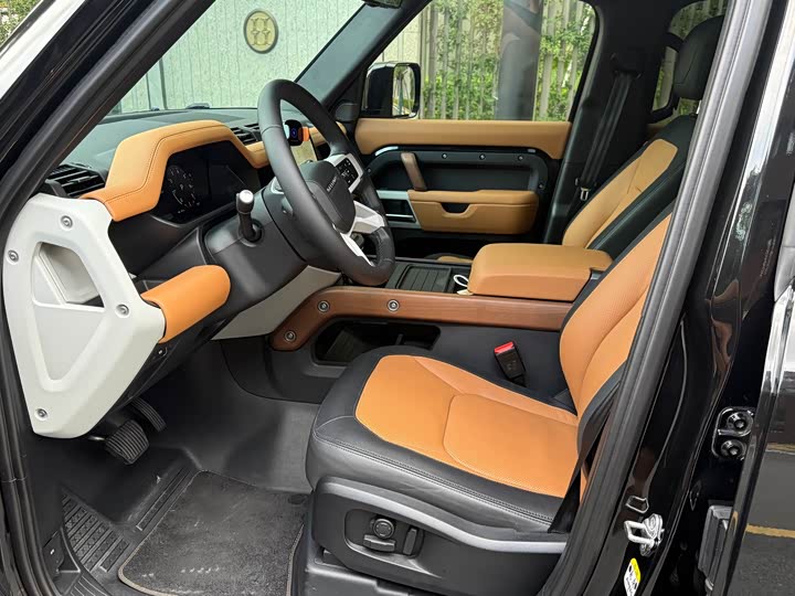 Land Rover Defender 110