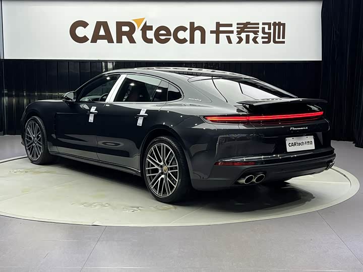 Porsche Panamera 4