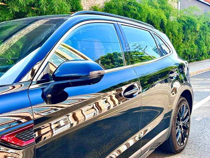 Hongqi HS5