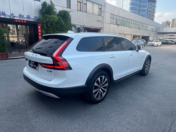 Volvo V90 Cross Country B5