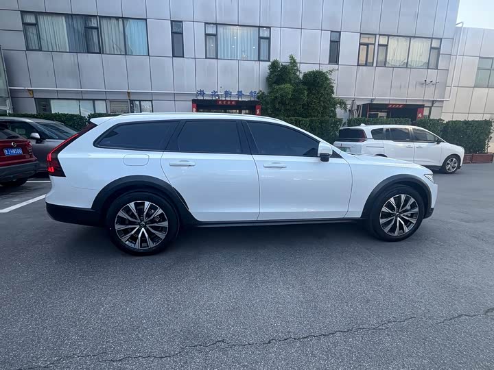 Volvo V90 Cross Country B5