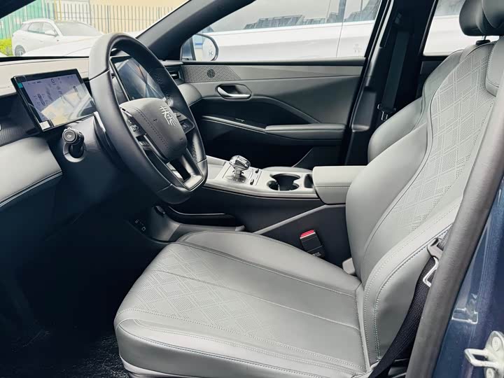 BYD Qin PLUS DM-i Smart Drive 120 km Chaoyue