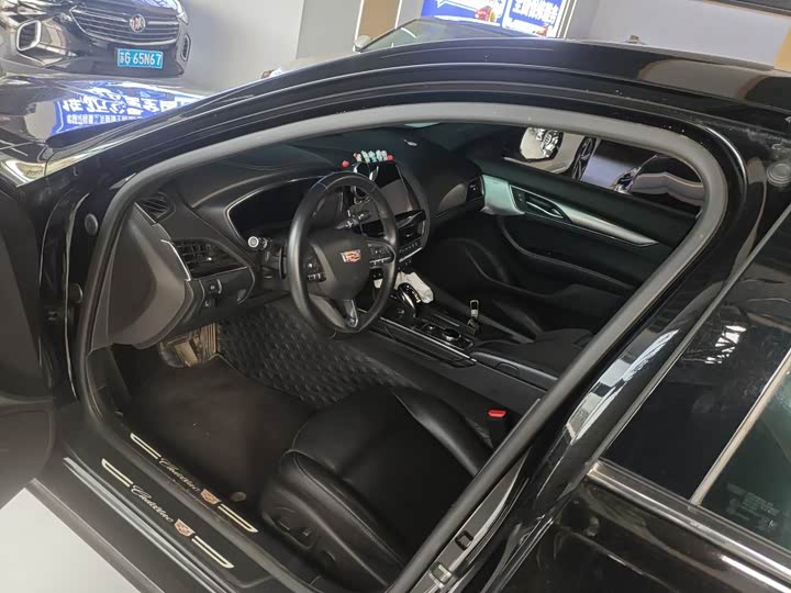 Cadillac CT5 28T Luxury (Standard)