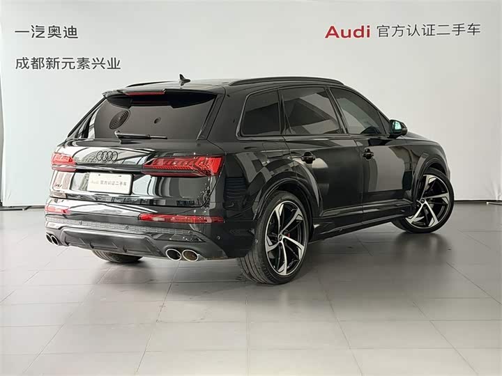 Audi SQ7 4.0 TFSI Dark Knight