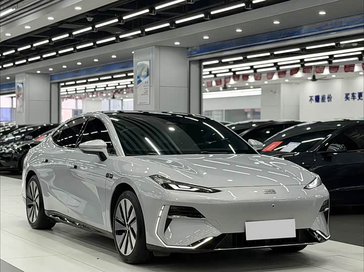 Geely Galaxy E8 550 km