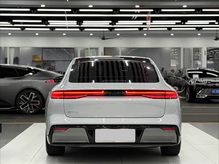 Geely Galaxy E8 550 km