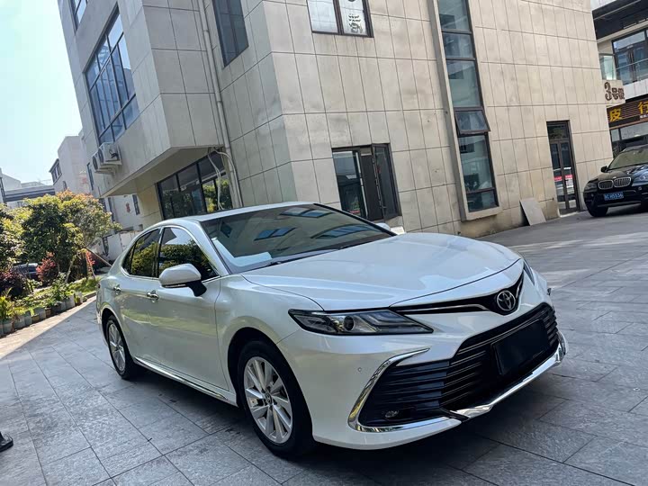 Toyota Camry 2.0G Luxury